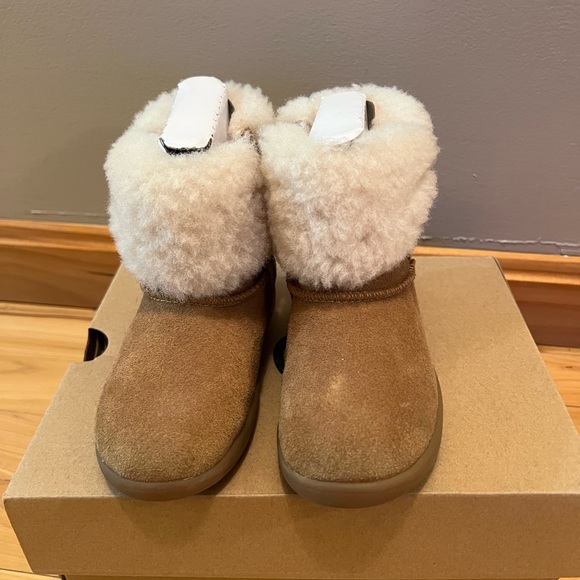 UGG Boots Size 10 - Picture 6 of 7